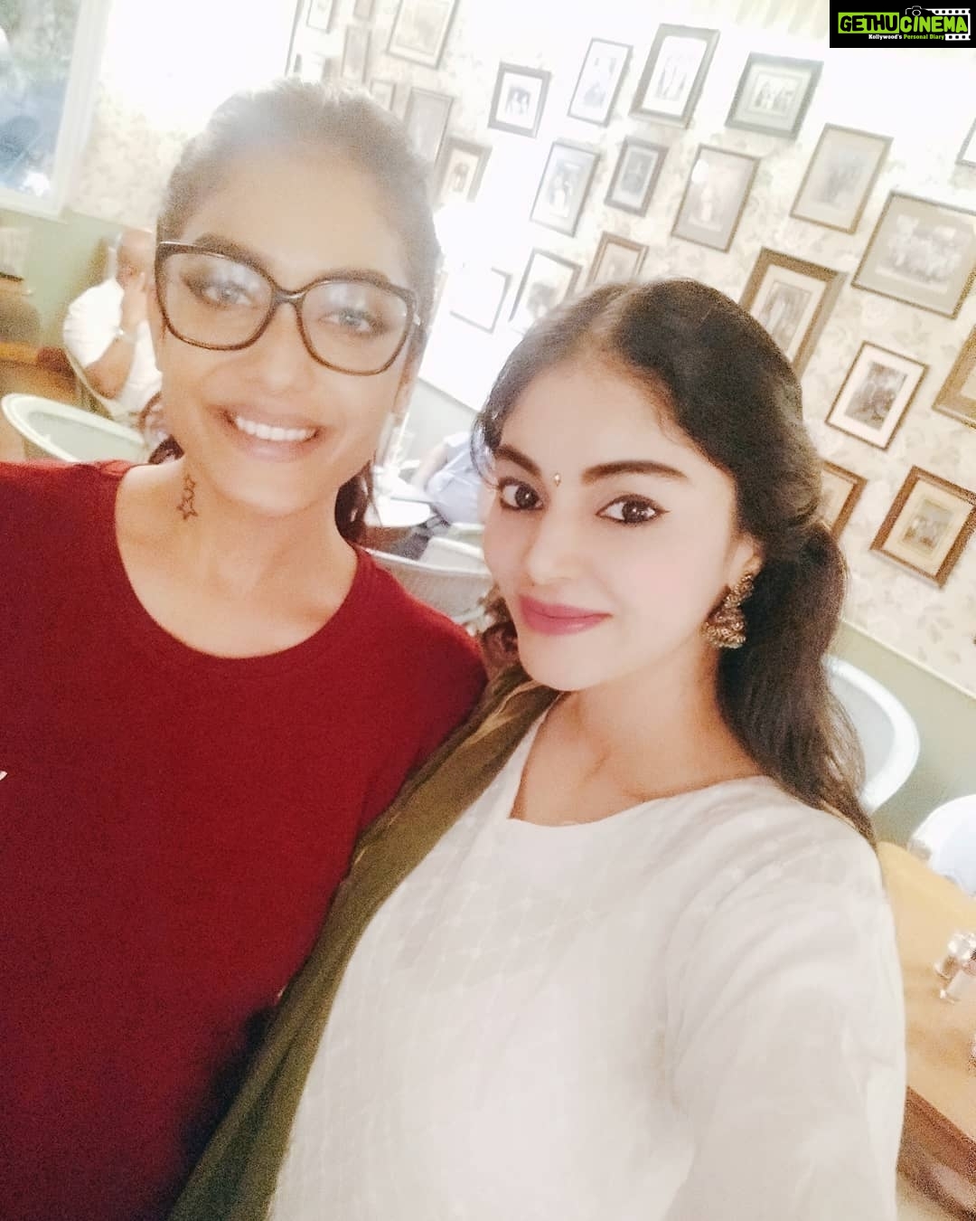 Sanam Shetty Instagram - An evening with this bubbly sweet girl @abhirami.venkatachalam π€β€ Proud of u girl ! So much more to catch up on..soon darling! Tnx for meeting da π€π #bigboss3 #abhiramiarmy #sanamshettyoffcial #angelsam #vijaytelevision Anokhii