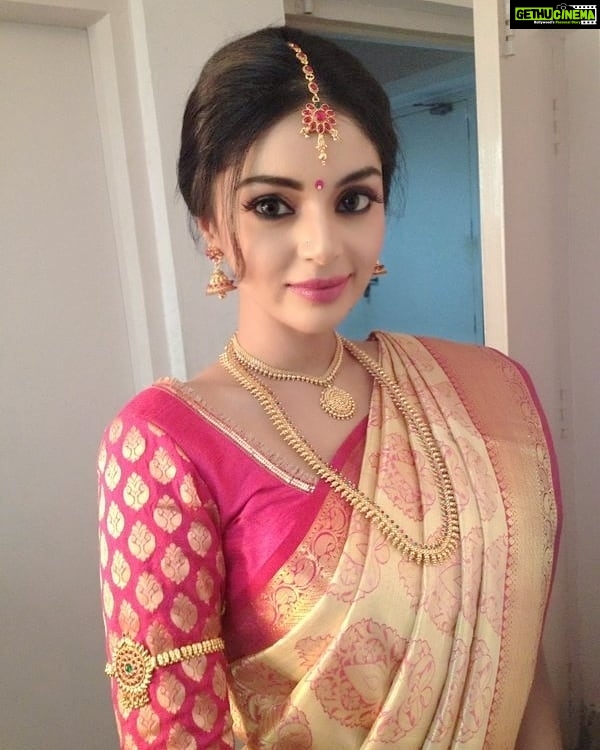 Sanam Shetty Instagram - Bruh, if u look at her and not feel blessed then she us not urs to have. Let her go to the man who sees her as a blessing😌❤! During a shoot for PSR Silks😊 #dontwastehertime #somesoundadvice #pattusarees #psrsilkscoimbatore