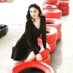Sanam Shetty Instagram - On the Go Kart track ! Or rather the tyres😀 Great excuse for the much needed RUSH!🤘 Filming for Tamil film Ethirvinayatre with co actor Alex🤗 #tamilfilmshooting #kollywoodactress #gokarting🏁 #funonsets ECR BEACH House