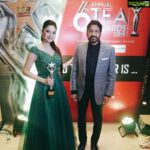 Sanam Shetty Instagram - Deeply privileged to receive the 'Face Of The Year in Advertisements and Branding' 2019 by Thomas Edison Awards 🤗🙏 Thank you Edison Awards for this recognition after nearly 85 Ads Pan India😊 Comes as a great motivation to reach a 100 😃👍 Thanks so much for the timely nomination Balaji @balaji_2888. Means a lot🤗🙏 Huge thanks to all my Ad directors, clients, producers and co stars for making it a memorable journey starting with @karthiksrinivasan007 and @karthikhema from Dreamcast studio who launched me in Chennai 🤗🙏 grateful always to u both! Thank u my dear friends @tigersachi @naren_ramtez @balaji_2888 and co stars @ramc.official @actor_santhoshprathap (Congratulations Santhosh for winning the best male model of the year award🤗👏) who made it a fantastic evening and shared my joy 🤗😘 Was a pleasure to meet Mr.Issac (Chief guest) and Owner of Achi Products. Styling : Shiny Cindrella mam from @diadembridal. Thanks for the gorgeous emerald green gown mam🤗 MUH : Uma @makeupartist_yakshi (swipe left for more) #faceoftheyear #advertisements #thomasedisonawards2019 #modellinglife