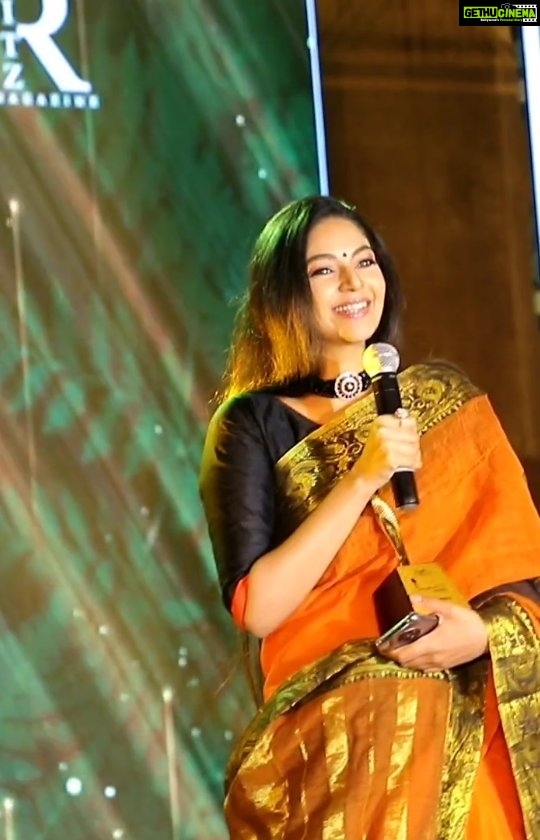 Sanam Shetty Instagram - I dedicate this prestigious award to each of you who have supported me ❤️ Let's continue to raise our voices for the right causes. Wholehearted thanks to🙏 @joemichael.official brother - @theluxuryaffair2017, Award committee, Presenters Mr.John, Mr.Mgr and MC @sameena_anwar Video courtesy @vivid_impressions__ Ganesh MuH @yuartistrystudioz Uma - @promakeup_bridal_studio Jewellery @chennai_jazz #voteofthanks #nandri