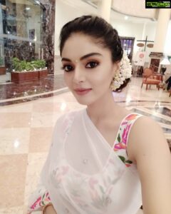 Sanam Shetty Instagram - Time isnt the main thing. Its the only thing! MUH: @promakeup_bridal_studio Shiv n Uma Styling: @amsuresh66 Hospitality: Residency Towers @erinelouis thank u🤗 #timeisgold #makememoriestoday ❤ The Residency Towers Chennai