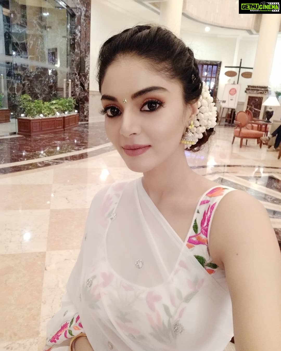 Sanam Shetty Instagram - Time isnt the main thing. Its the only thing! MUH: @promakeup_bridal_studio Shiv n Uma Styling: @amsuresh66 Hospitality: Residency Towers @erinelouis thank u🤗 #timeisgold #makememoriestoday ❤ The Residency Towers Chennai