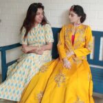 Sanam Shetty Instagram - And tats how v make it!❤💛 Swipe left for our working stills😊 Clicks: @karthiksrinivasan007 Designs: @naziasyed Accessories: @house_ofjhumkas MUH: @gowthamireddy1 #makingstills #fashionphotography #bridalcouture Besant Nagar, Tamil Nadu, India