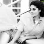 Sanam Shetty Instagram - Have a wicked weekend folks❤😘 #sanam #sanamshetty #sanamshettyoffcial #julievergis #Julesidiamin #jia #promakeup #promakeupbridalstudioand academy #harshaahashtag #indiaglitz #residencytowers #erinelouis #rahuldev #rahuldev1177 #fashionphotography The Residency Towers Chennai