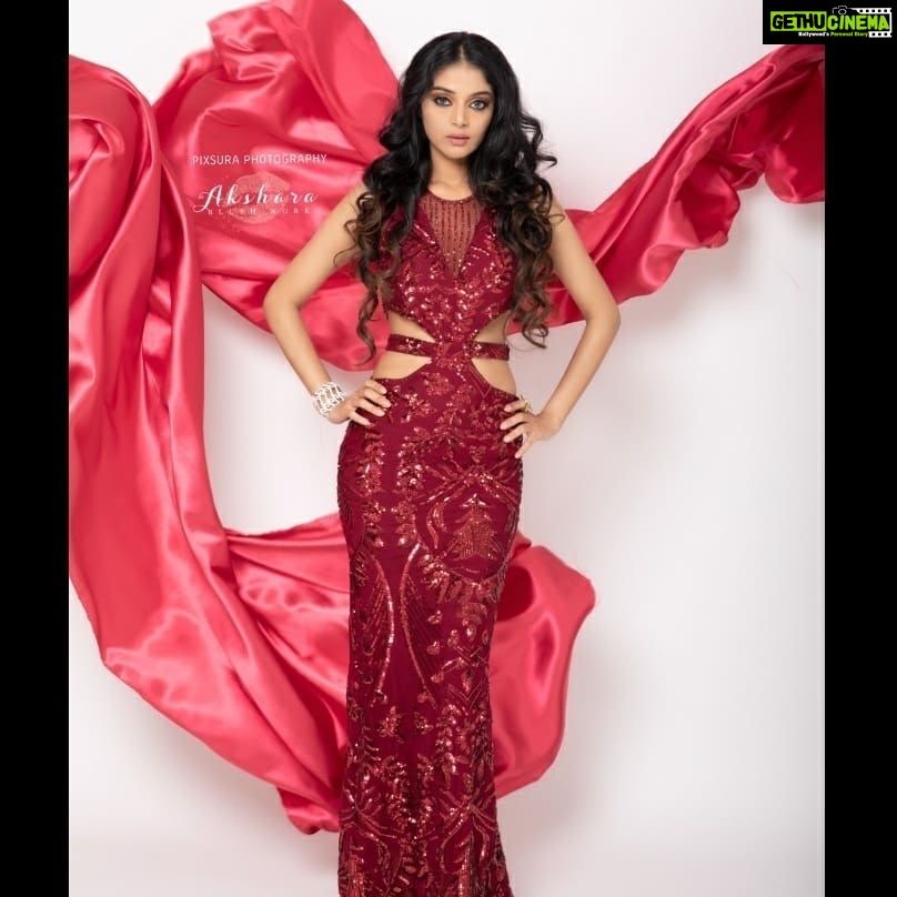 Sanam Shetty Instagram - You cannot burn the flame ❤️ Concept photography by @suthanviran (Malaysia) @pixsura_photography Akshara Blush Works #blingiton #internationalshoots #kualalumpur #malaysia #fashionphotography #wildwednesdays #couturegown #RedVelvet #sanam #sanamshetty