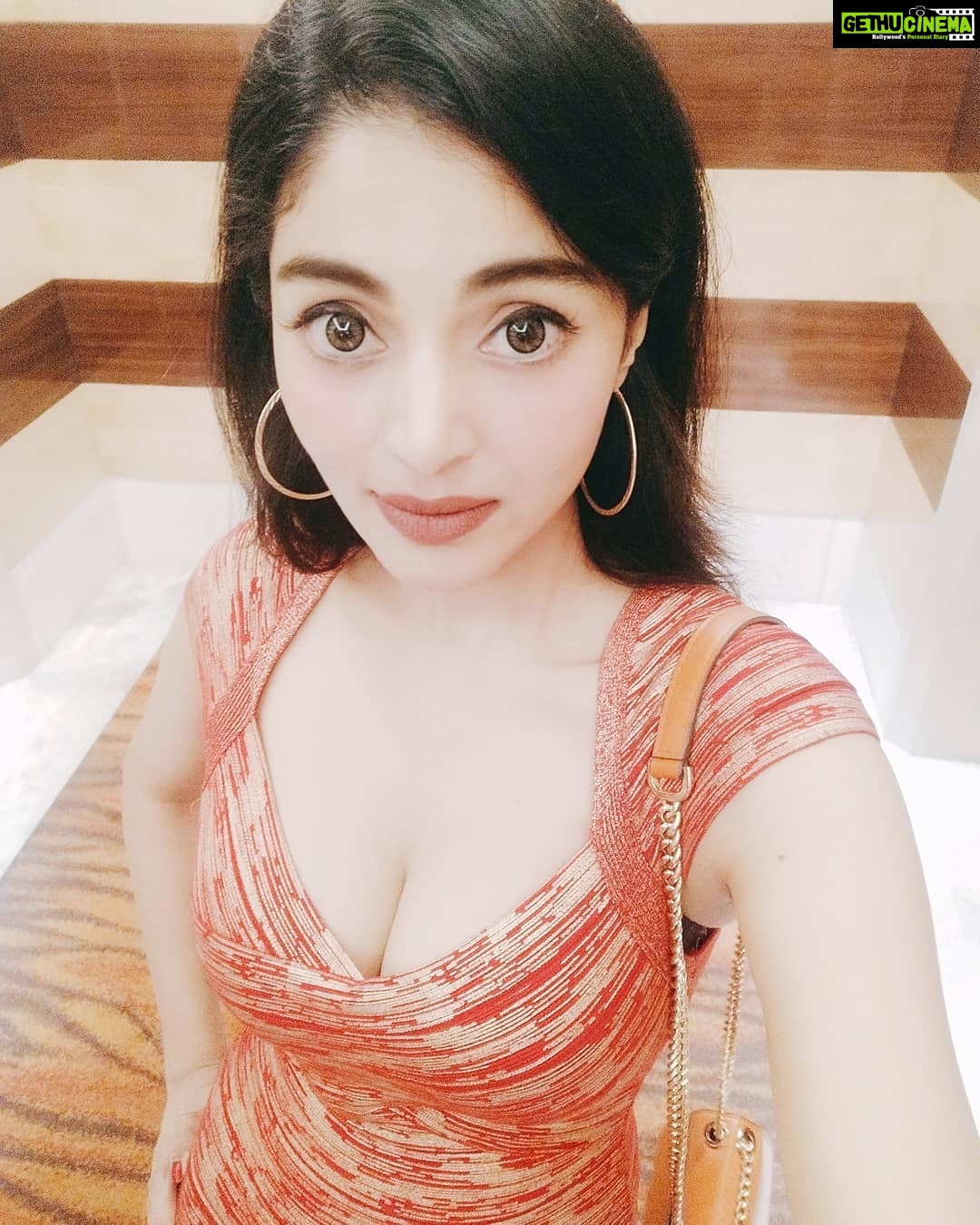 Sanam Shetty Instagram - Night out! #redbandagedress #goodnightpost