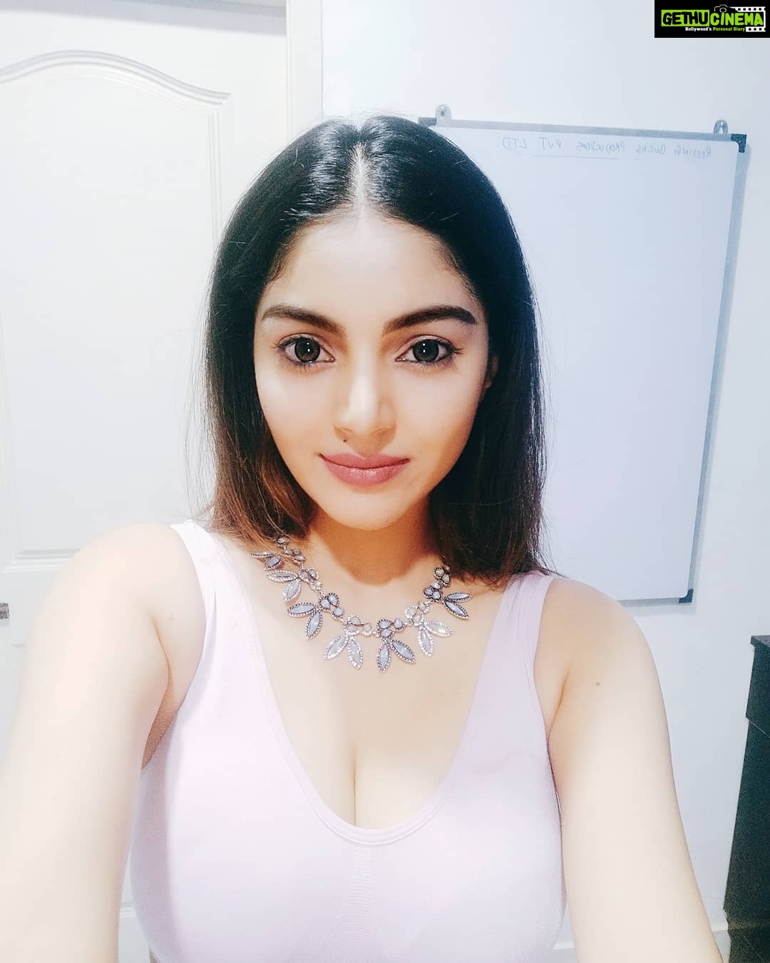 Sanam Shetty Instagram - Slow progress is better than no progress! #onedayatatime #shootpreps🎬❤️ #midweek_inspo