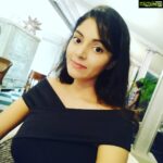 Sanam Shetty Instagram - If ur already perfect today wats the point of tomorrow? Be a proud 'Work In Progress'💝 Hope u guys r watching the match?😀🙌 #sundayonthecouch #pocornreadythough #indiavsaustralia2019 #teamindia