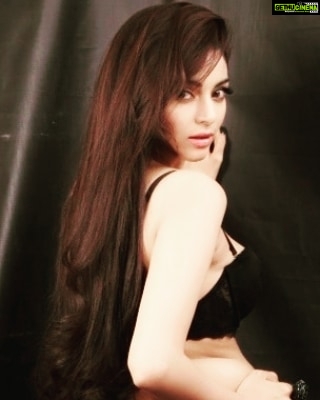 Sanam Shetty Instagram - You dont have to light up my world. Just hold my hand in the dark❤ PC:@rahuldev1177🤗 #darknesswithinme #holdmyheart❤️ #weekendvibes #angelsam❤