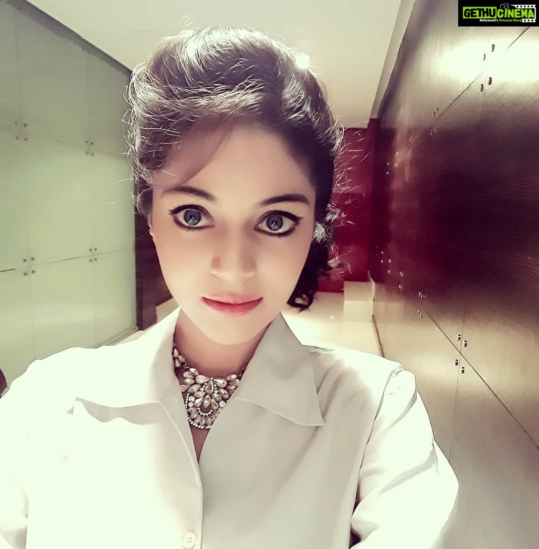 Sanam Shetty Instagram - They cant look into ur eyes when trying to hide a lie or to hide their love💗 #whenoureyesmeet🎼 #thelockerroom #angelsam❤