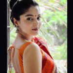 Sanam Shetty Instagram - Be the heroine of your own life 🧡 @drx.photography ✨ #simplify #terrificthursdays #mottamadishoots #shootdiaries🎥 #fashionphotography #sanam #sanamshettyofficial #indianmodels #southindianactress #kollywood #tamilactress #tamilcinema #imdiandrapes #sareelove #madrasfashion