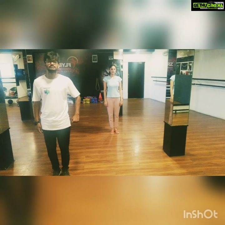 Sanam Shetty Instagram - Day 1.Take 1: Rehearsals for an exciting performance coming up.. choreographed by Sathish Choreographer😀💃 Dont judge yet🙈 thanks a lot Saravanan @saravanaspb and @apsarr_ #danceisfun #performanceahead #waitforit #angelsam❤