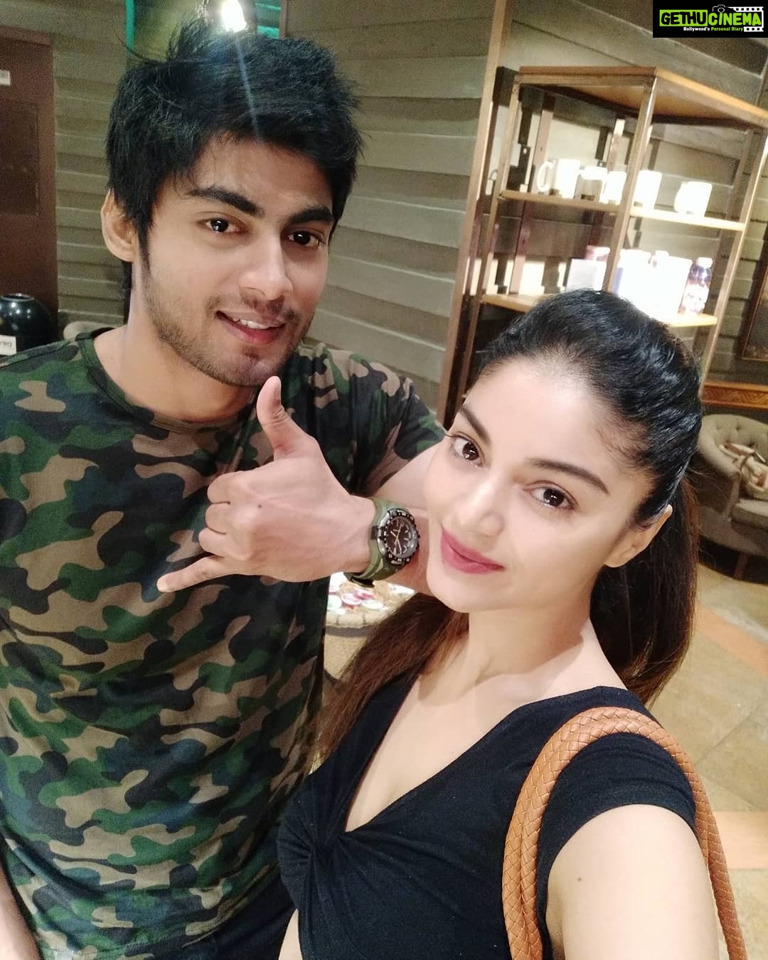 Sanam Shetty Instagram - Wat Sundays call for❤ #sundayselfie #angelsam❤ Phoenix MarketCity (Chennai)