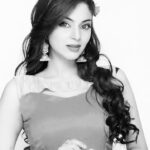 Sanam Shetty Instagram - In the end its not the years in ur life that count. Its the life in ur years!❤ PC: Anton Das Co ordinated by: Shalini MUA: @promakeup_bridal_studio Preetha #learntolovemore❤️ #learntoliveagain #overwhelmingworld #angelsam❤