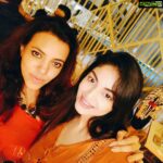 Sanam Shetty Instagram - About last night..technically..at the launch of Brasa, the new resto lounge in Radisson Blu🤘🍻 Fun time with pals 🤗 💃💃 @manojbeno @karunraman @naziasyed @priya_manikandan #chennainightlife🖤 #funwithfriends #brasa #radisson_blu Radisson Blu Hotel Chennai City Centre