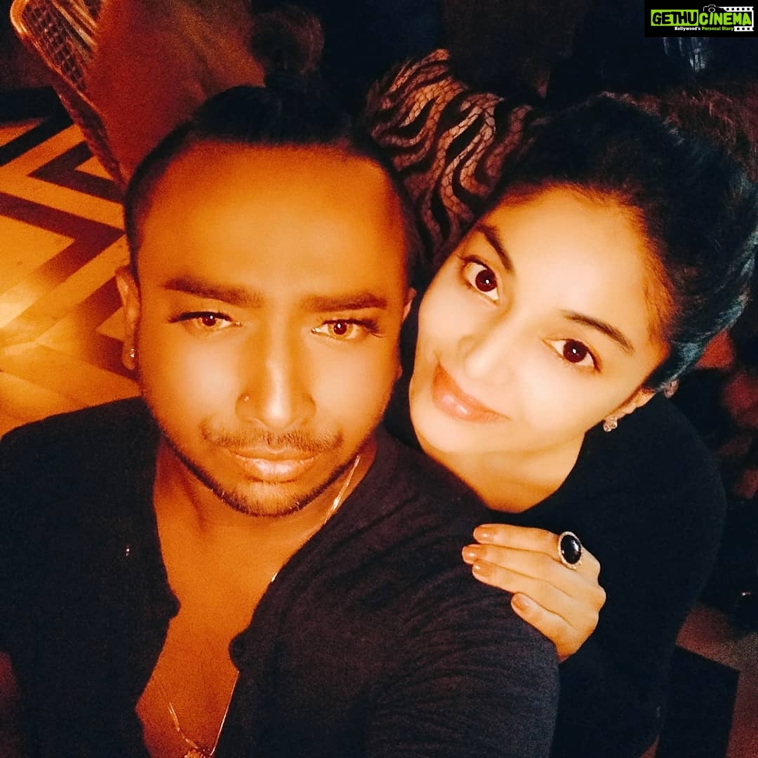 Sanam Shetty Instagram - About last night! Birthdays n so many cakes n so much fun๐๐๐๐ thanks for the fabulous party Sneha Nair @snehanairofficial and wish u a beautiful year aheadโค bon voyage to Betty! awesome time catching up with @karunraman @_ruchikothari Nithya @manojbeno