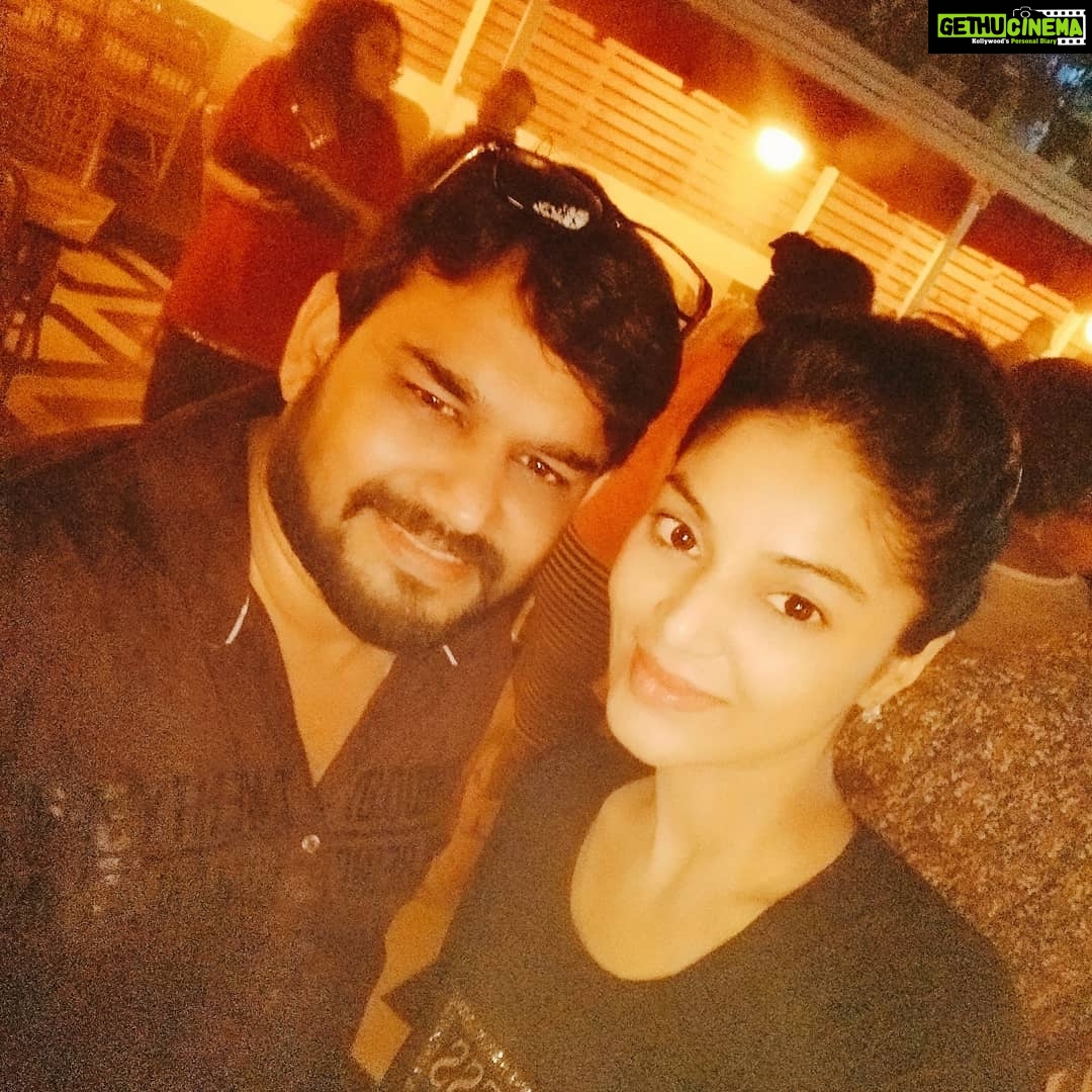 Sanam Shetty Instagram - About last night! Birthdays n so many cakes n so much fun๐๐๐๐ thanks for the fabulous party Sneha Nair @snehanairofficial and wish u a beautiful year aheadโค bon voyage to Betty! awesome time catching up with @karunraman @_ruchikothari Nithya @manojbeno