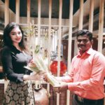 Sanam Shetty Instagram - That was quite a feast!😋 Guys check out this restaurant, ROSEWATER DINE IN for some of the most mouthwatering seafood dishes if ur in and around Anna Nagar🤗👍 Thank u for the invite Mr.Selva for a wonderful evening. Best wishes for ur brand new venture! #rosewaterfinedining #annanagar #eveningwithgoodfood💥 #angelsam❤