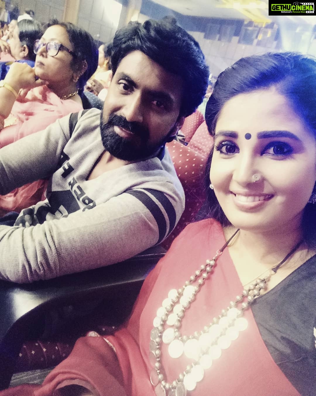 Sandra Amy Instagram - The love frm u ppl s soo mch.. Thnk u soo mch fr d support nd love... Really overwhelmed 😍😍😍😍do vote fr us n galatta awards Best actor -@prajinpadmanabhan (CHINNATHAMBI?) Best pair-prajin and pavani(chinnathambi) Best villian - sandra amy prajin (thalayanai pookal)