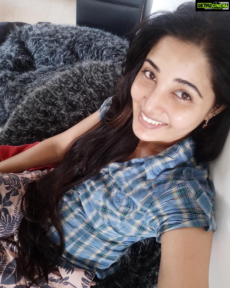 Sandra Amy Instagram - Omg!! So mch f msgs abt ma hair cut... I cnt rply ech msg.. So ths is it... A BIG ❌NO... 😂😂 Bt so sweet f u guys 😍😍😘😘😘