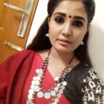 Sandra Amy Instagram - Tht was fr #avalvikatanawards# function.. Dressed up to atnd d function..isn't ths neckpeice grab all ur attention??ths s frm @atttini_ yeeeee💃💃💃i gt anthr unique trendy set n ma collection.thnk u @atttini_ fr ths lovely neck peice, i mst say its beautiful and heavy wght 😍😍😍😍😍. Grab urs soonn frm @atttini_ she gt lot mre n ths page do chk.. Nd fnd happiness dears😘😘😘😘 Saree from @naasfashionwear,my fav saree💖💝