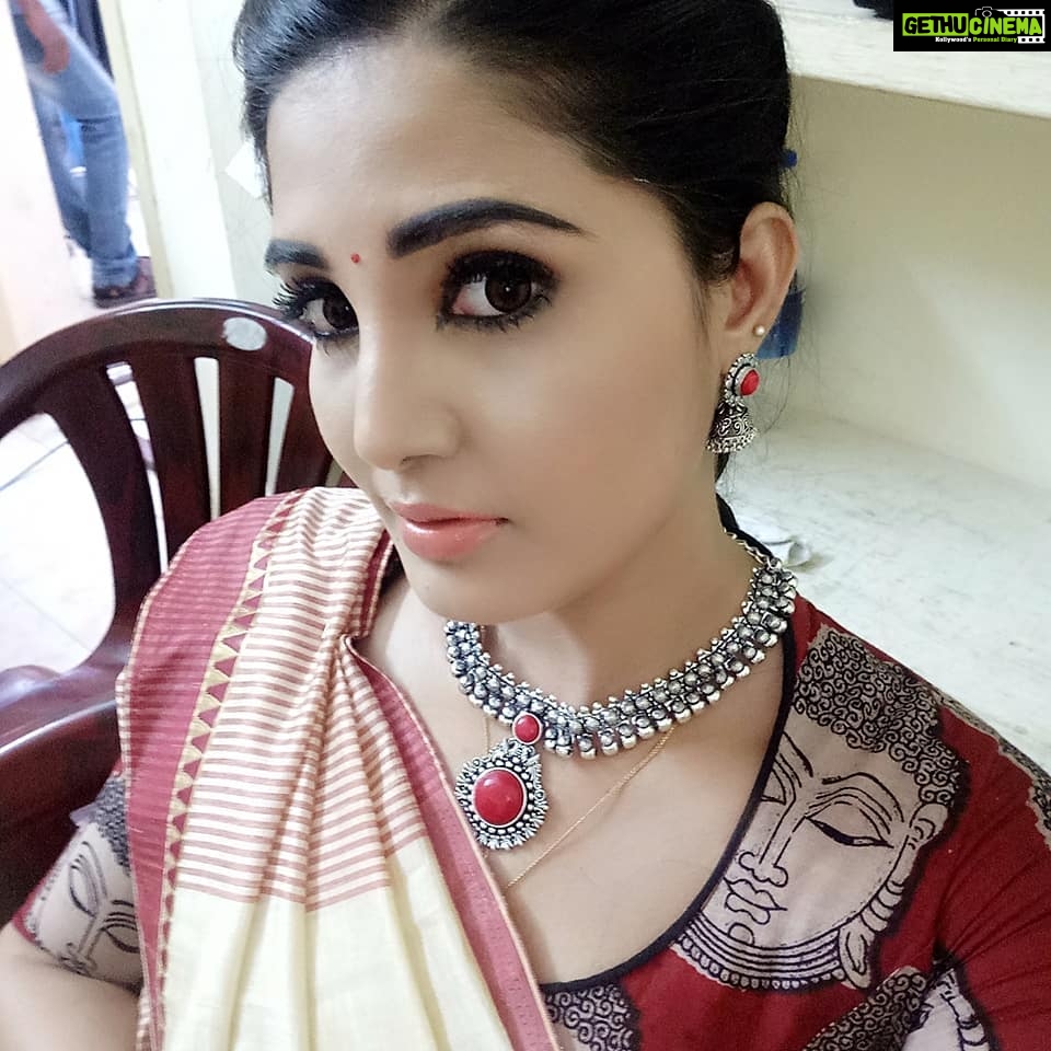 Sandra Amy Instagram - ๐๐๐๐beautiful neck set nd earring from @shoppinghub16_womens ...chk out thr page fr mre