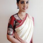 Sandra Amy Instagram - Saree love... It feels gud always wearin beautiful sarees... Ths white silk saree wt red boder and ths kalamkari jewellery (i m n lov wt thy set, it was a surprise) 😍😍😍😍i gt frm @skriti_boutique,i crazy abt sarees to won different nd pair up well.. I m bt pairin it up wt d original blouse.thnk u soo mch fr @skriti_boutique fr ths wonderful saree😍😍chk thr page so u l gt sarees wt matchn blouses along wt jewels.. 😍😍😍