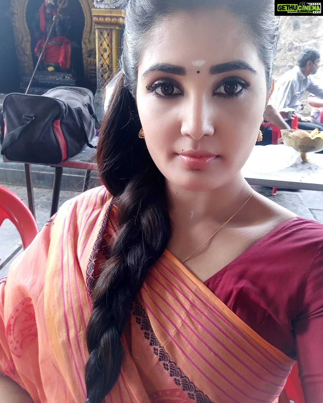 Sandra Amy Instagram - Bhakthi mode...#location# # thalayanaipookal#