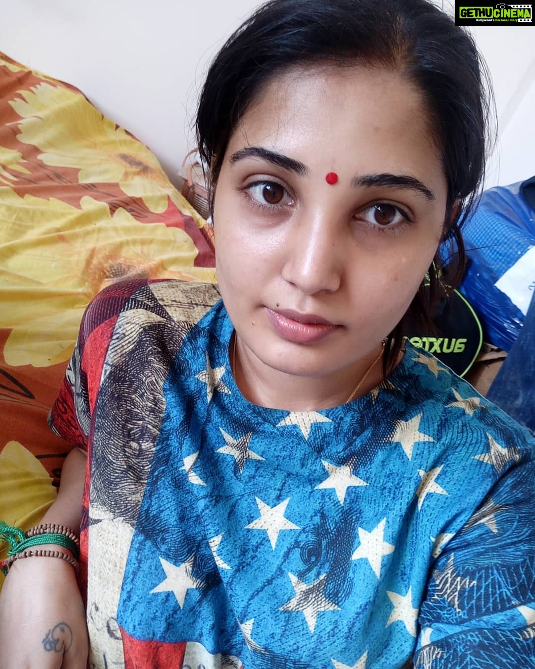 Sandra Amy Instagram - 🙈💓no mk up no filters.. Slpy me 😴😍