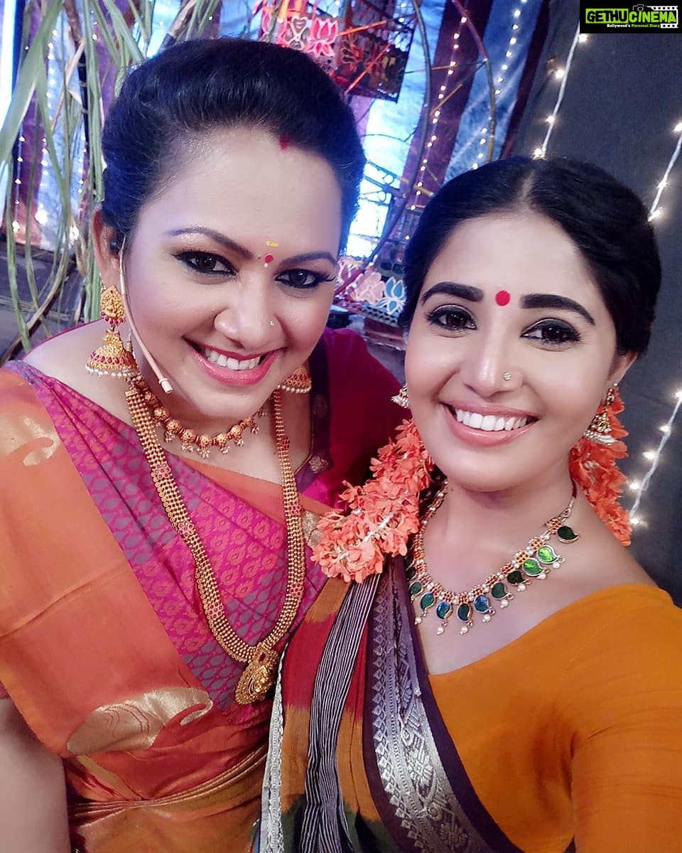 Sandra Amy Instagram - We mets regularly bt nve tuk a pic wt her... So finally i tuk one as pongal spl wt archu ka @archanachandhoke 😍😍😍😍😍😍😍