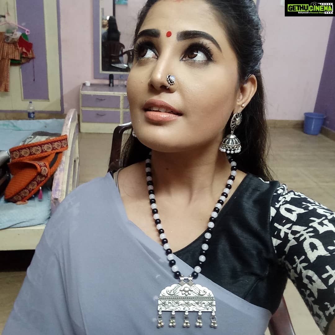 Sandra Amy Instagram - Ash 😍 ths cute nose pin frm @kajal_jewellery her sweetest gft fr me 😍😍😍