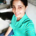 Sandra Amy Instagram - Happy new year to alll... 😍😍😍spcly to my chwthrt @prajinpadmanabhan good r bad who s always holds my hand wt immense f lov nd trust😍 thnk u fr all d frnds nd well wshers who mde ma last year beautiful @ianjalirao @sreedharangopal @vjkathir_ @sukumaransairam thnk u fr ppl who mde ma past yr bitter, thnk u fr d lessons.. Leavn all bad n 2017 nd tkin al d happines frm 2017nd stepin to 2018 wt ths beautiful hearts..waiting fr d surprises u gona gv me 2018..a bundle f happiness nd love i knw 😜...happy welcome to 2018💃💃