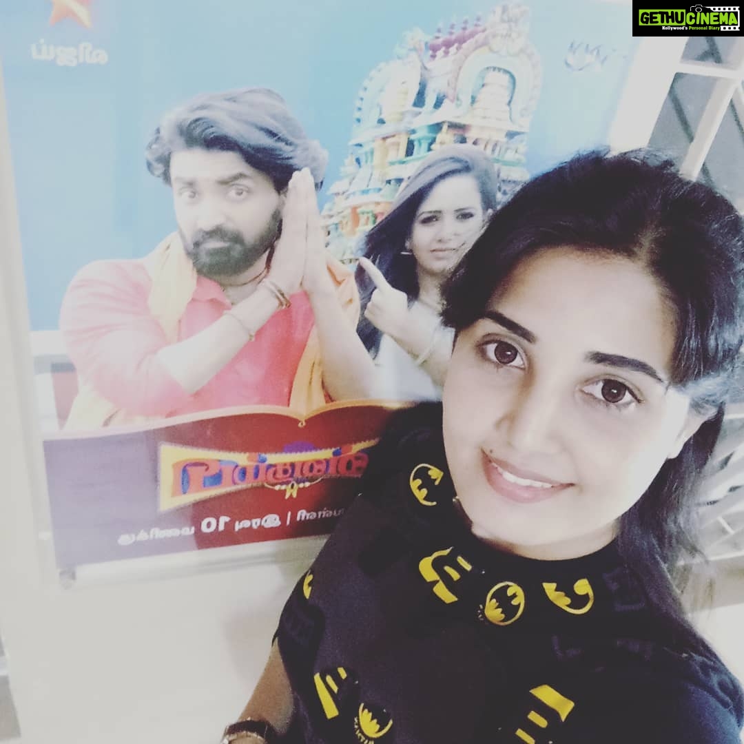 Sandra Amy Instagram - Fan moment 😍😍😍😍 #hubbylove# #happiness# #proudwife# #thnkgodforlife#