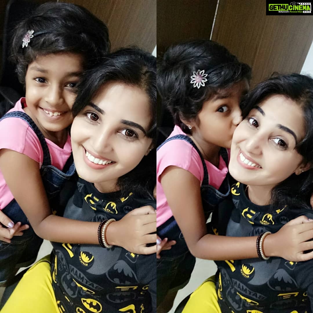 Sandra Amy Instagram - Cutest kiss i evr got 😍😍😍😘😘