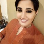 Sandra Amy Instagram - Late shoots.. Tired sleepy still energetic 😁😁#love my work # #livingmaself#