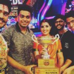 Sandra Amy Instagram - Zeedanceleague #zeetamil# we won second place.. Finally our Hardwrk paid f.. Loved ths moment.. Love my team.. My team mates @actor_alagappan and @nav_in_insta who mde #thalayanaipookal#to reach this place😍 my lovely master @vdc_varadhas_dance_company our own varada master who mde us dance d best.. Nd ofcourse our dancers @rajesh_b_dot @cmockx_stenny @webster_varun thy r so mch to us😍😍😍 nd finally d viewers 🙇yea u ppl...😍 u ppl mde a good actress nw a good dancer.i gt #promisingdanceraward# by peopls choice.. Lov u all.. Kp encouraging us. Thnk u soo mch dears🙏🙏