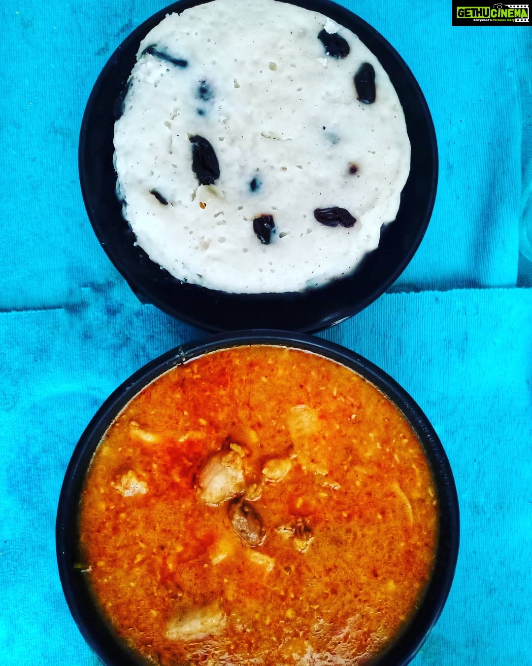 Sandra Amy Instagram - happy easterπ§ββοΈππ°ππ§π¦ππβͺ #quarentine easterπ #on plate #vattayappam #chiken curry ππ¨βπ©βπ§βπ§π