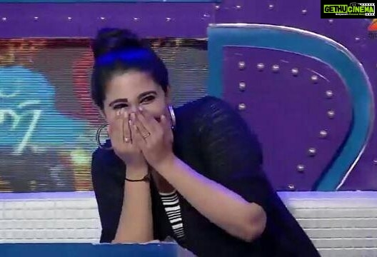 Sandra Amy Instagram - I laugh fr everything.no logic i need no reason i need.. I jst wana b happy.. Fn life😂😂