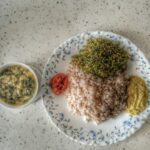 Sandra Amy Instagram - #Lunchplate #rice with #avarakai poriyal (thoran) #keerai kootu #tomatothokku #pineapple pachadi #curd 👨‍👩‍👧‍👧👌