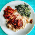 Sandra Amy Instagram - #lunchplate #rice with #netheli in kudampuli curry #keera poriyal(thoran) #avaraika thakali kootu #mangothokkupickle 👌👌👨‍👩‍👧‍👧