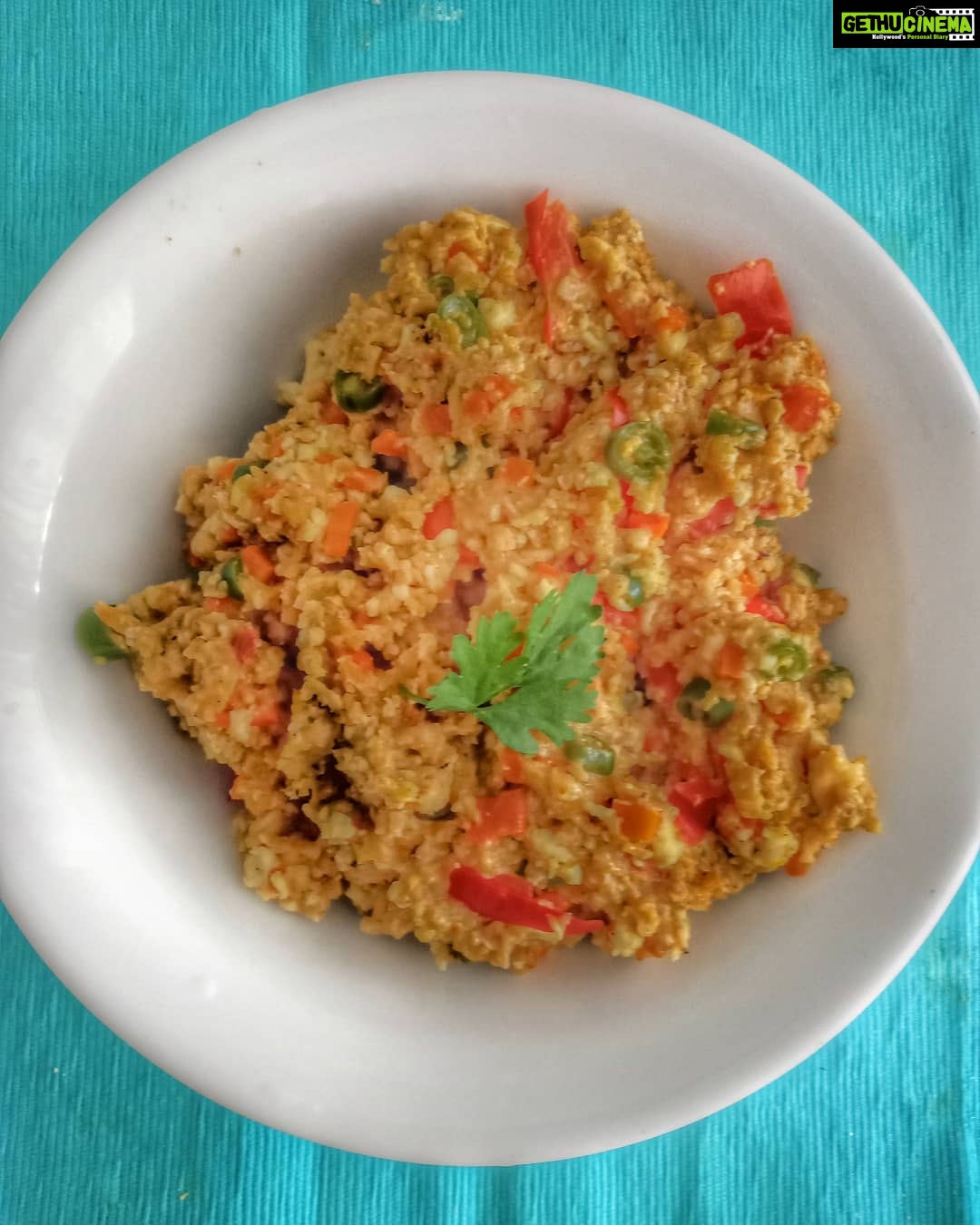 Sandra Amy Instagram - #breakfast bowl # oats paneer kichadi /upma namba kodukirathidan peru..enna vena koopitukonga athu kadikathu🙈🙊