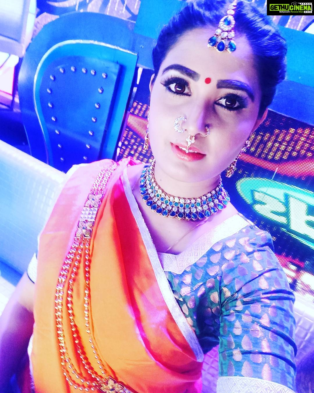 Sandra Amy Instagram - #zeedanceleague# #devotionalround# #favsong# #bahubali# #kannanethoongeda# 😍😍😍😍😍