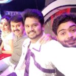 Sandra Amy Instagram - #thalayanaipookal# #team# #zdl#