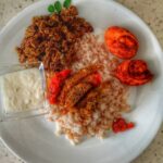 Sandra Amy Instagram - #lunchplate #rice with #payar poriyal #kathirika curry (theeyal) #egg fry #garlic pickle #curd 👌😍