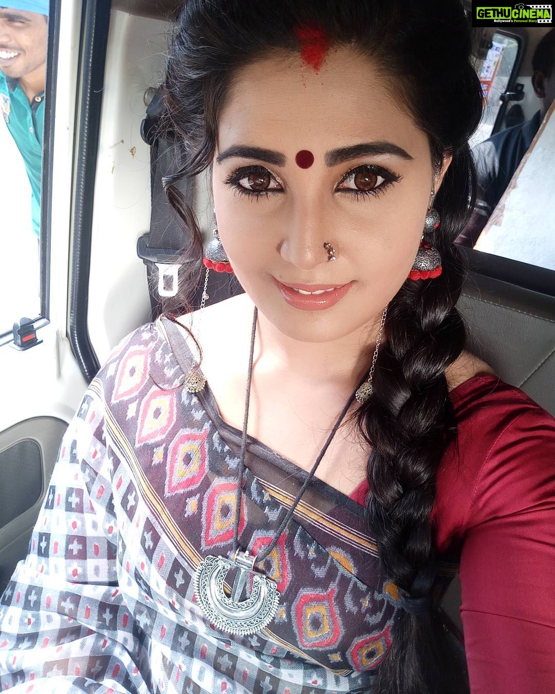 Sandra Amy Instagram - And tht cool ear rings made by maself😍#san'scollections#