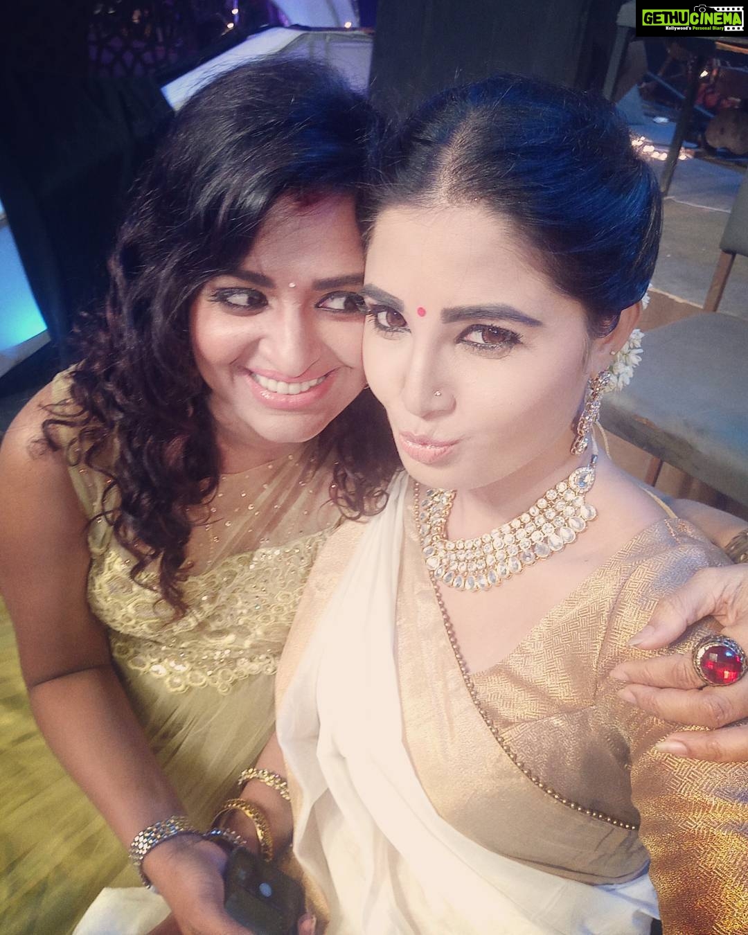 Sandra Amy Instagram - #cutnessoverloadedwithbuddy#anandi#zeetamilnatchatirakondatam#tamilnewyearspl#