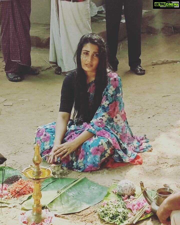 Sandra Amy Instagram - #sethulakshmi# #moonupennungal#