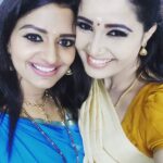 Sandra Amy Instagram - Wid d #konthypillai# 😹#frnd#fun#shoot#anandi#