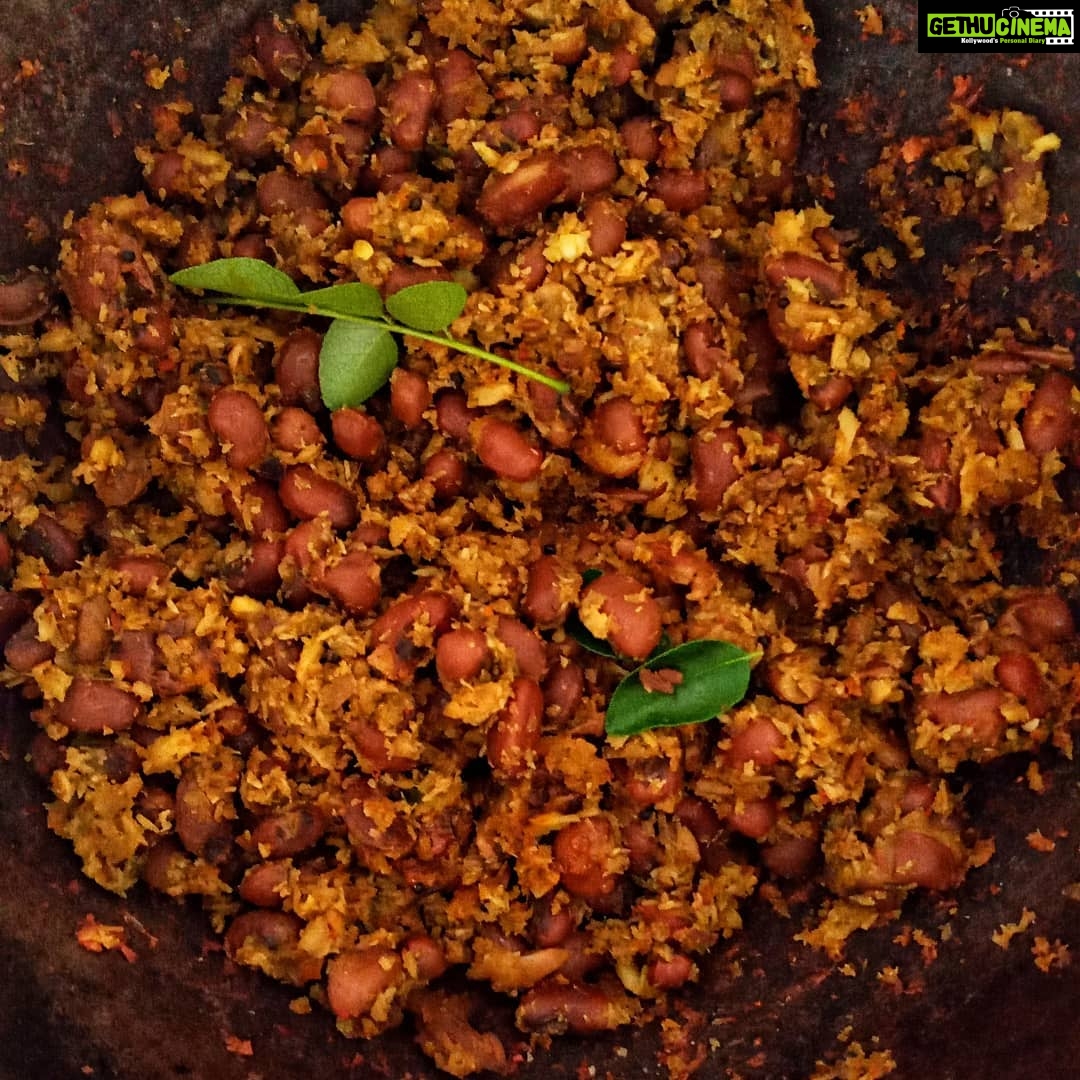 Sandra Amy Instagram - #lunchplate #rice with #payar poriyal #kathirika curry (theeyal) #egg fry #garlic pickle #curd 👌😍